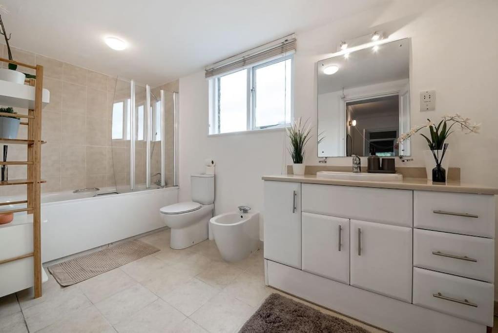 Knightsbridge Two Bed Apartment Londra Exterior foto