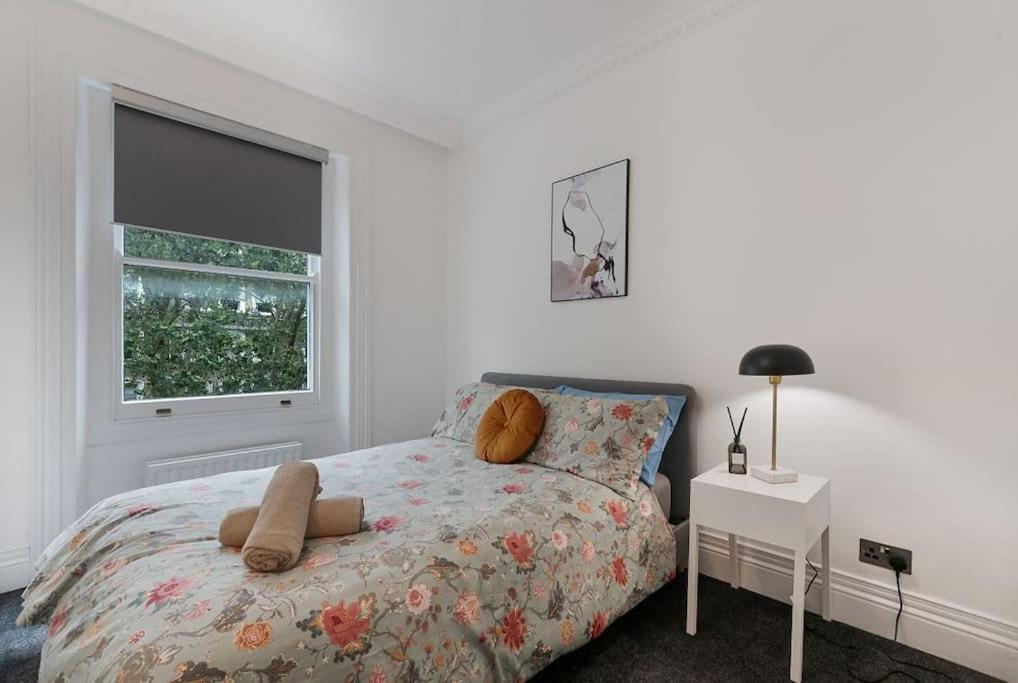 Knightsbridge Two Bed Apartment Londra Exterior foto