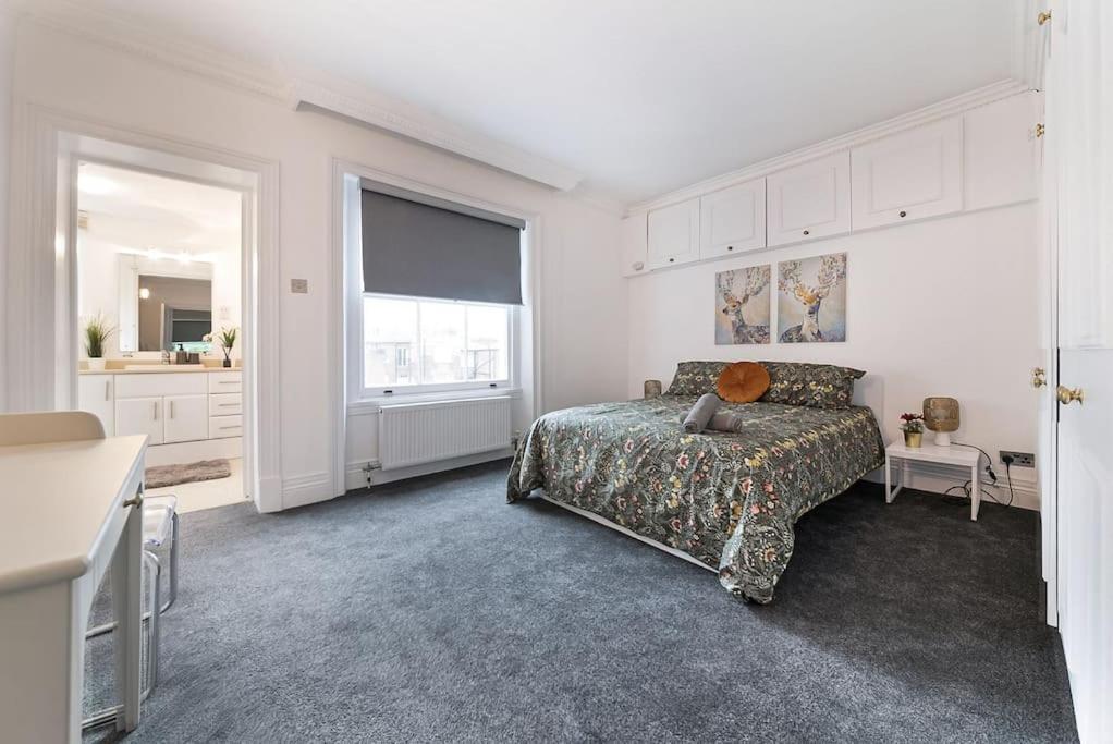 Knightsbridge Two Bed Apartment Londra Exterior foto