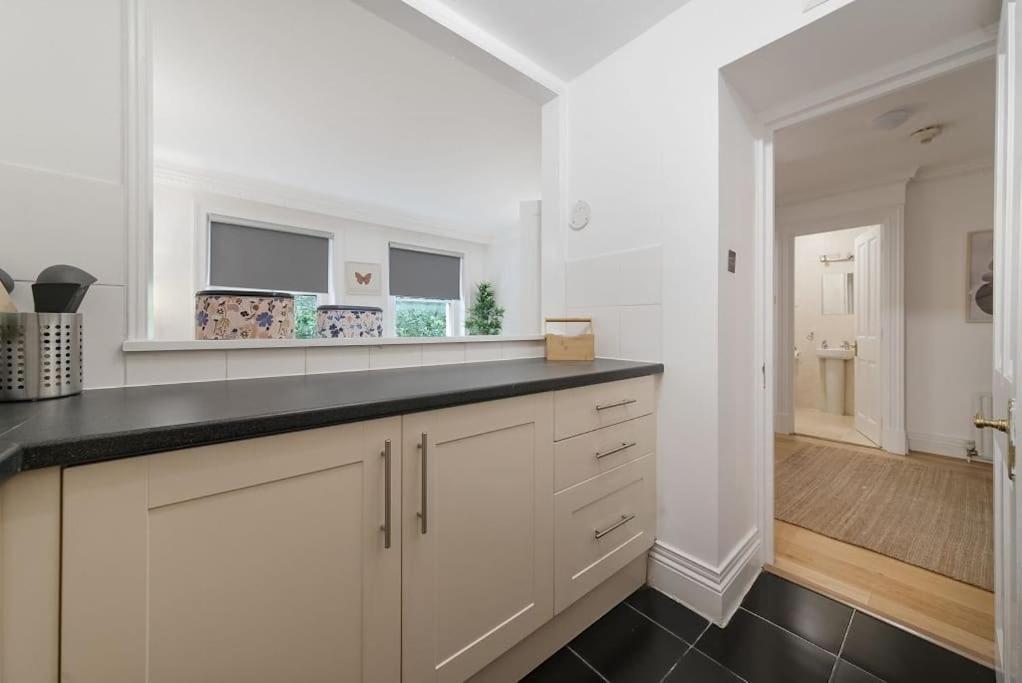 Knightsbridge Two Bed Apartment Londra Exterior foto