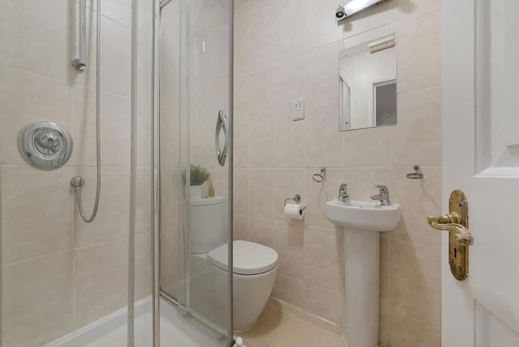 Knightsbridge Two Bed Apartment Londra Exterior foto